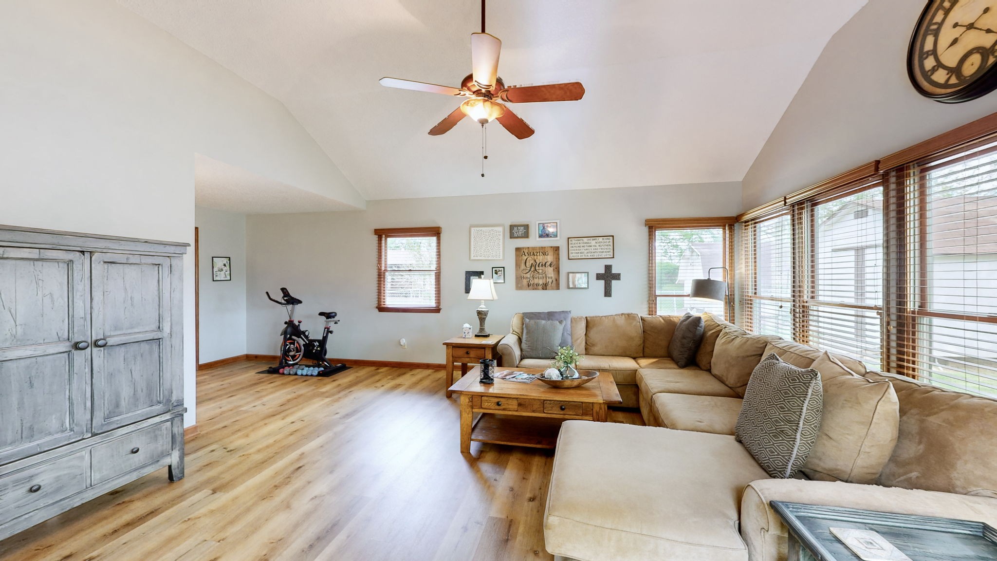 211 Stardust Dr