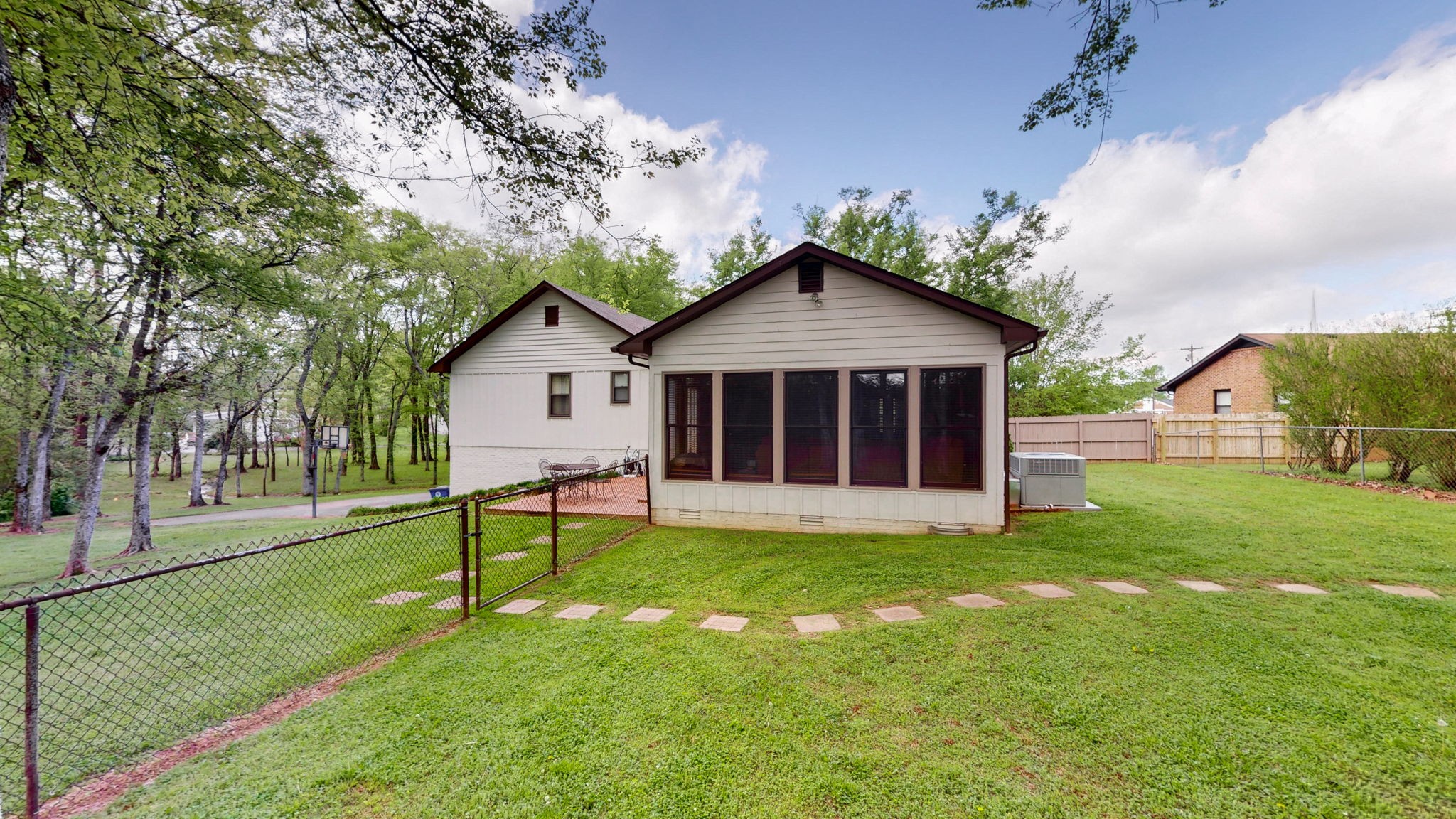 211 Stardust Dr