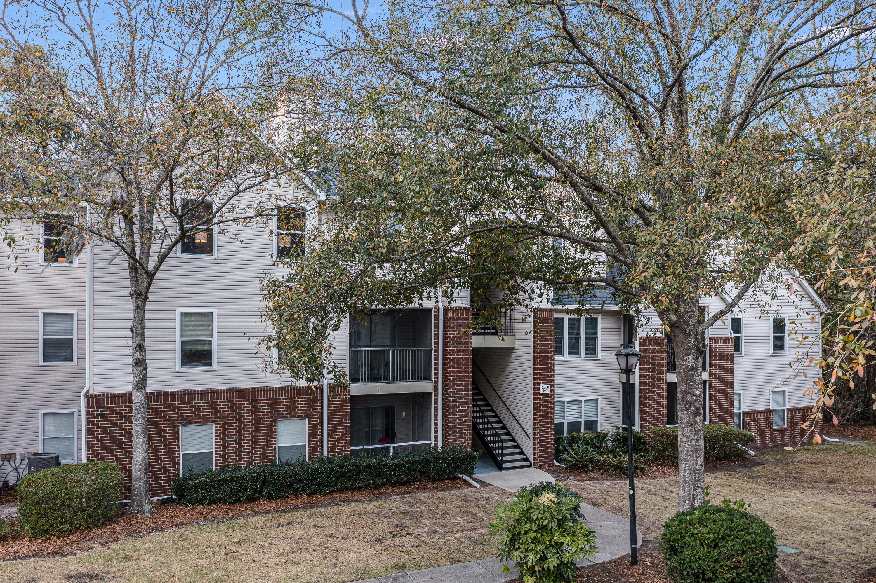 2011 N Hwy 17 # 2200s