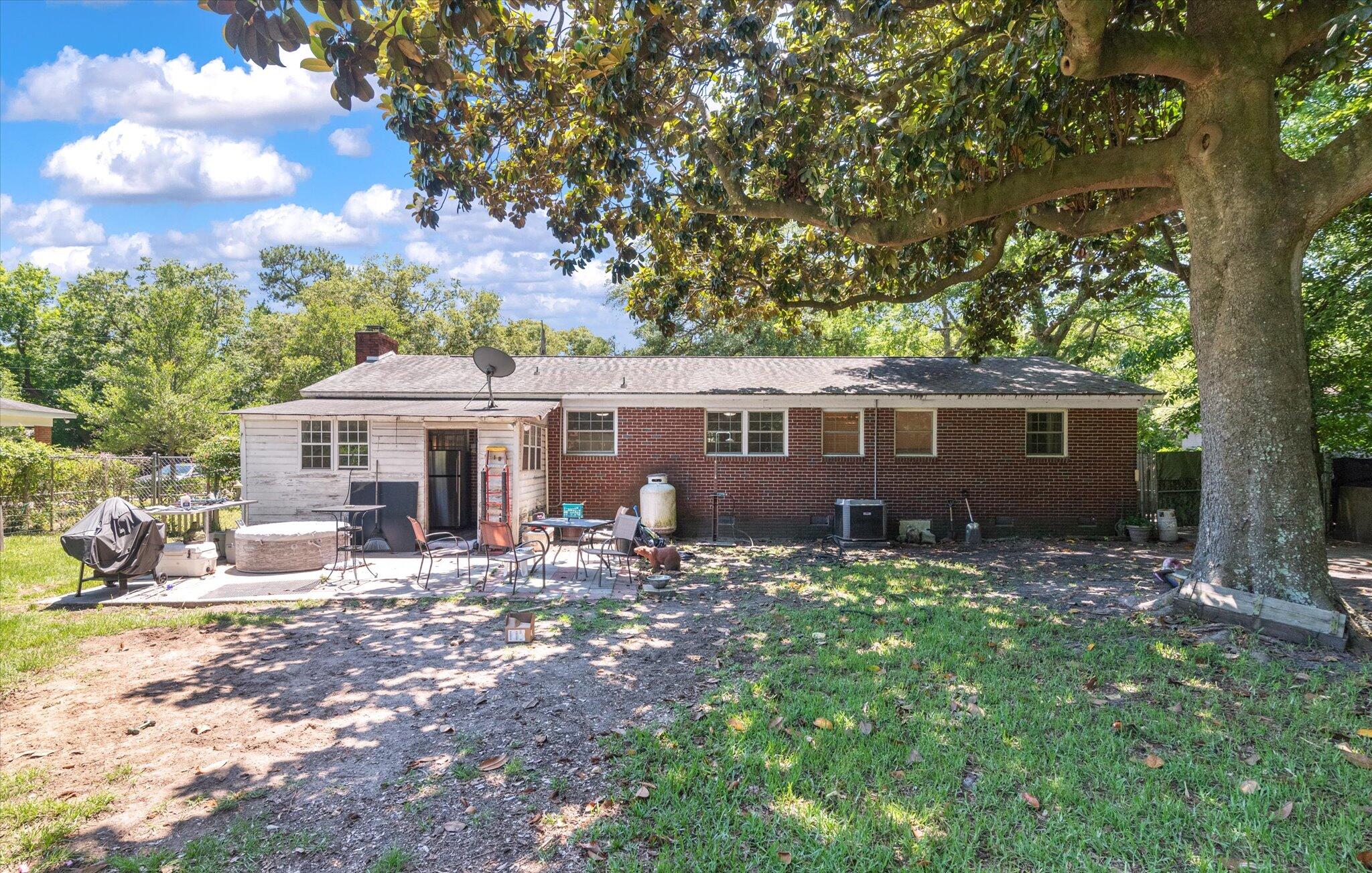 1166 Pleasant Pines Street