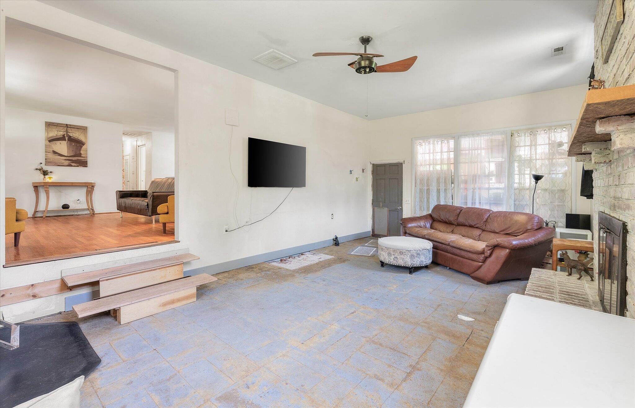 1166 Pleasant Pines Street