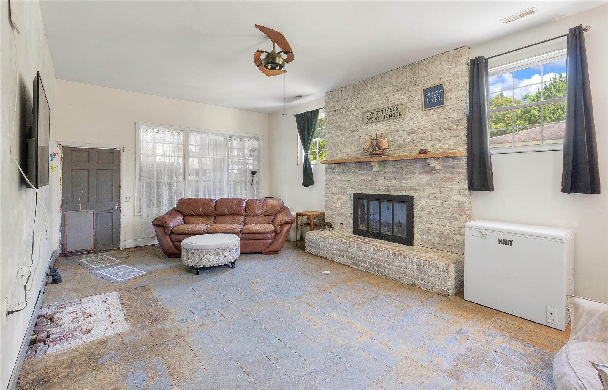 1166 Pleasant Pines Street