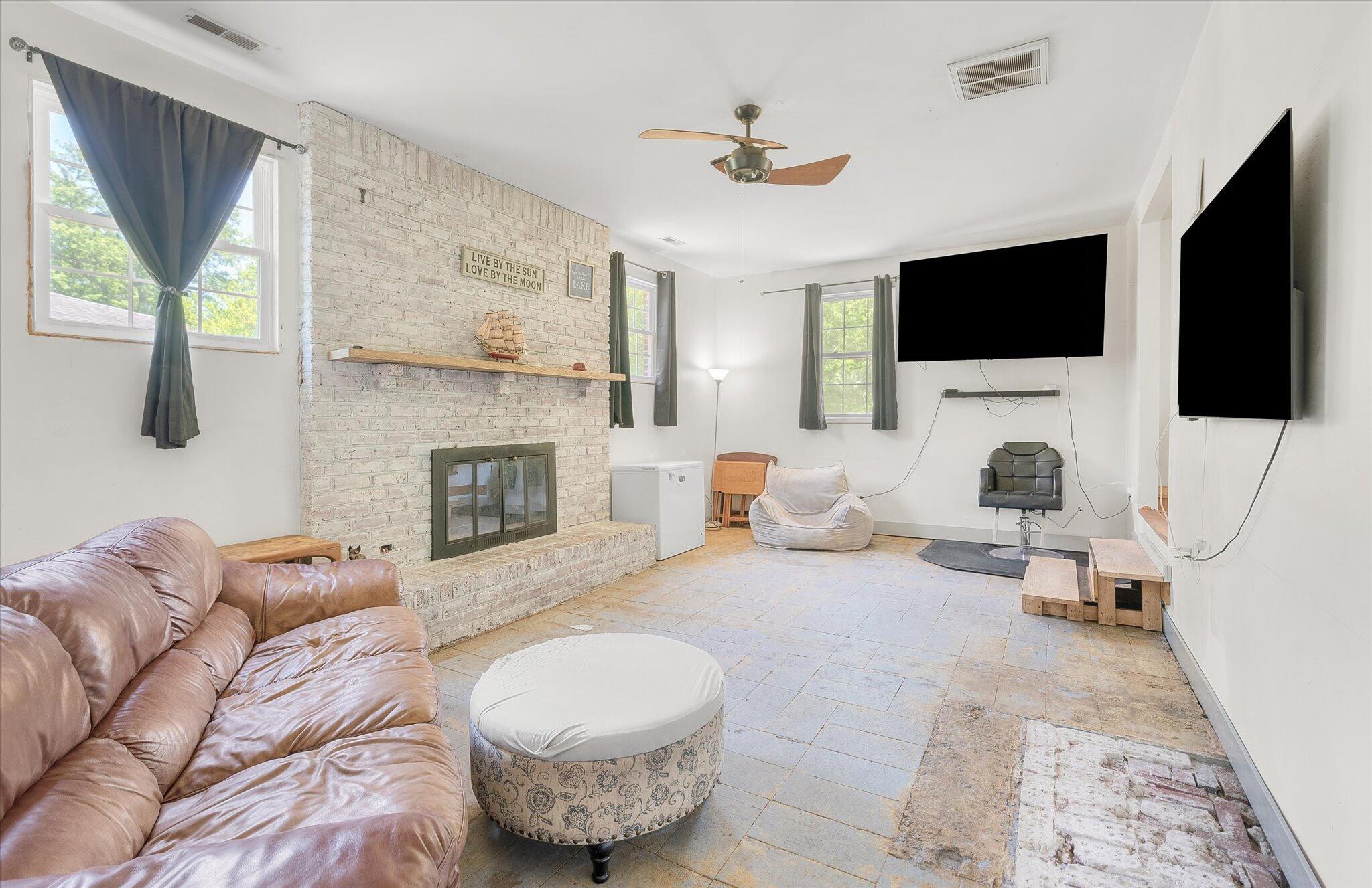 1166 Pleasant Pines Street