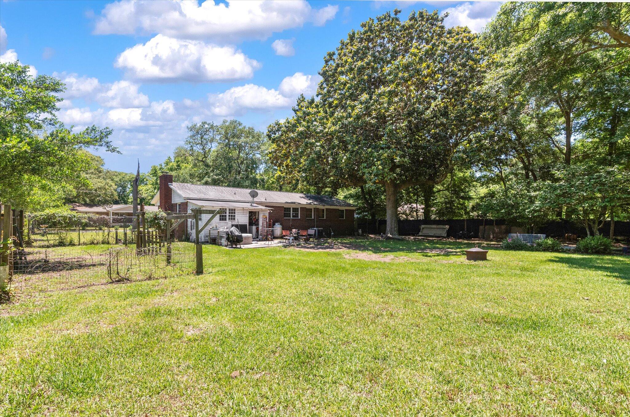 1166 Pleasant Pines Street