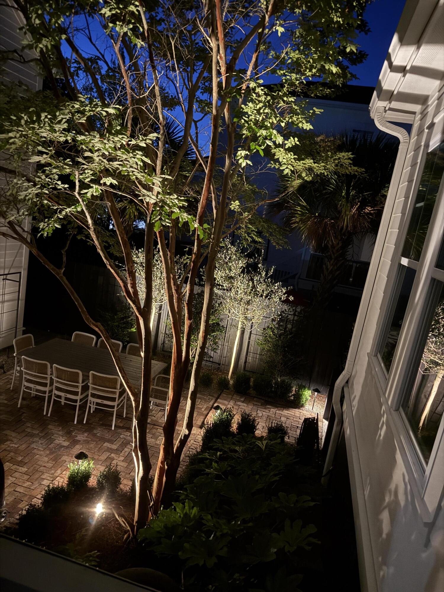 2425 Louisville Street