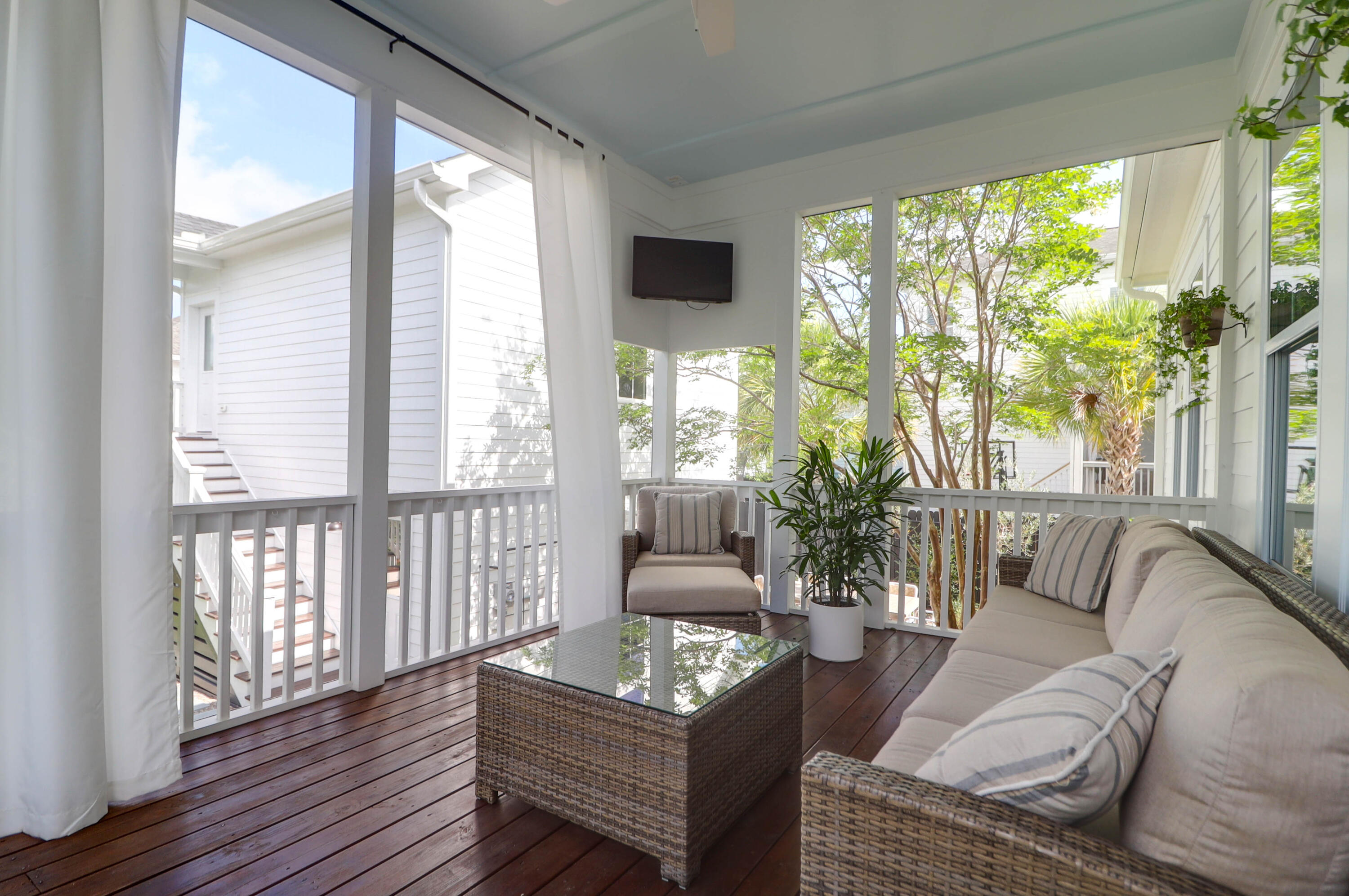 2425 Louisville Street