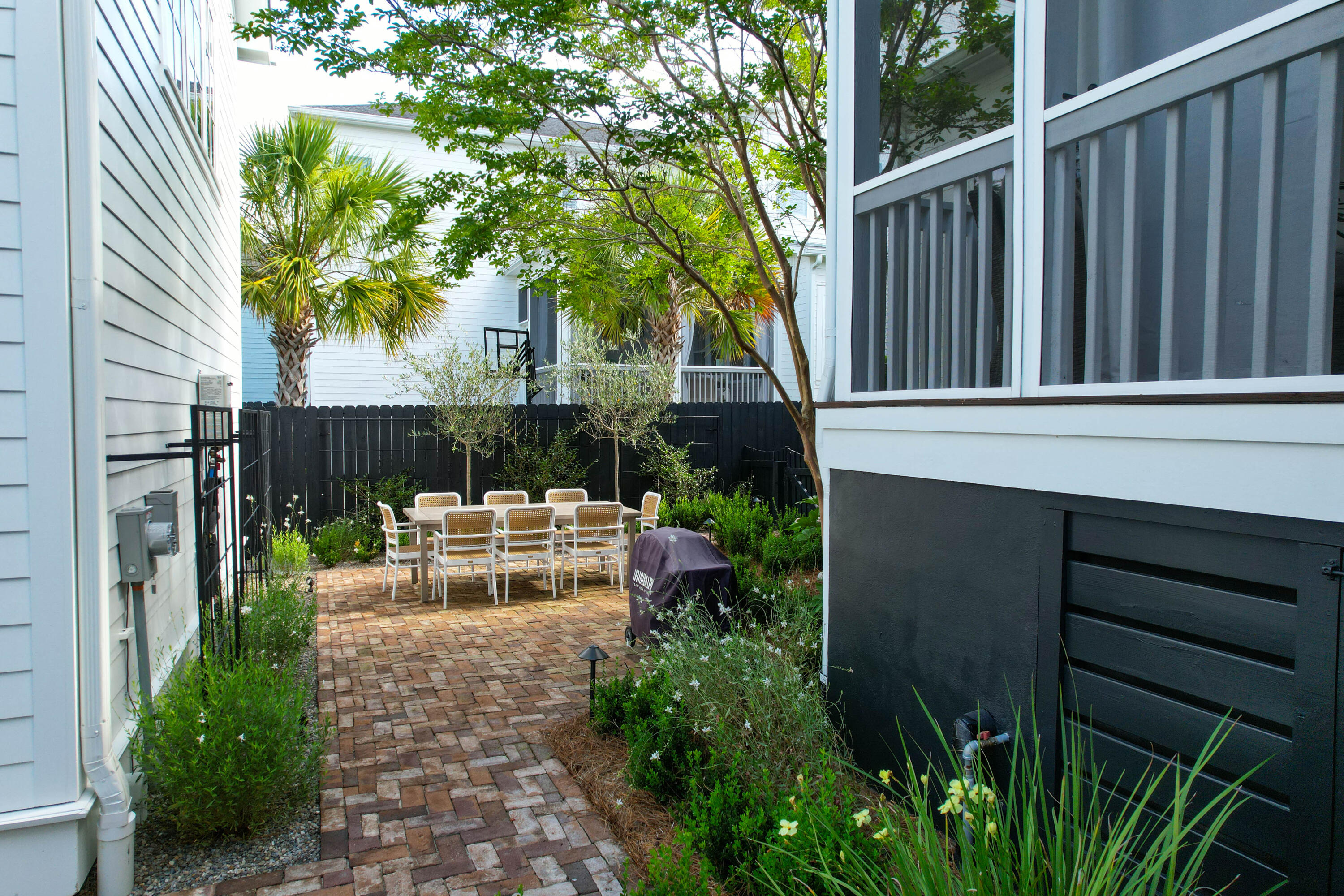 2425 Louisville Street