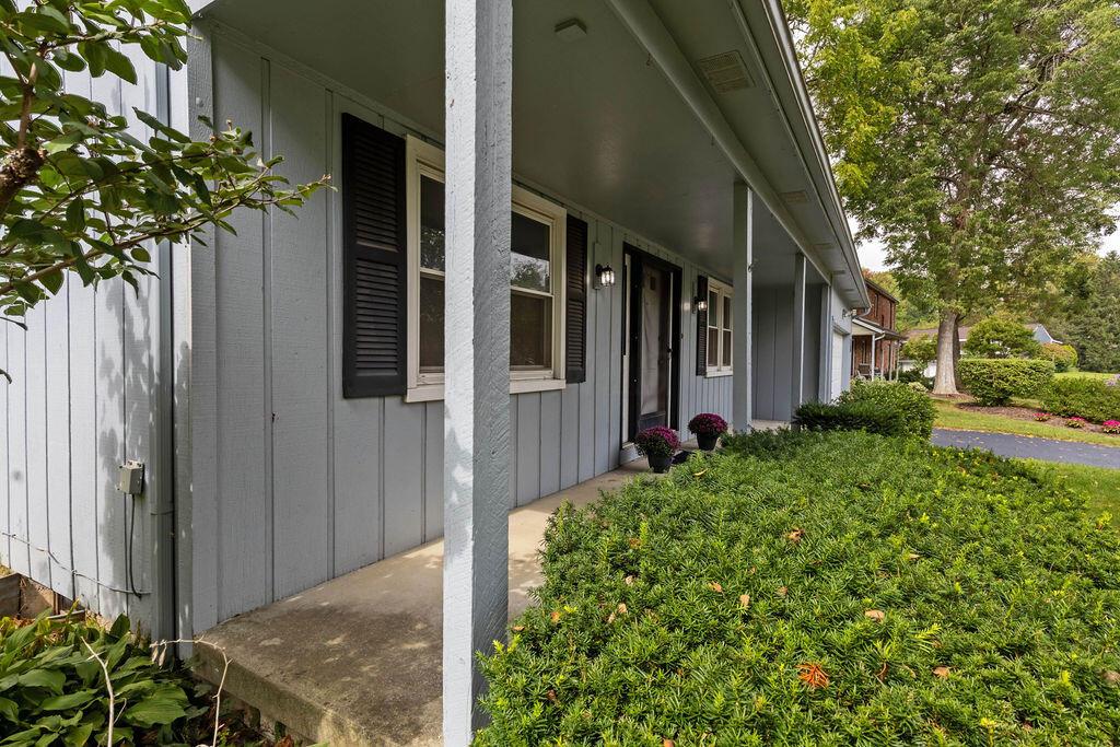 85 Spring Hollow Lane