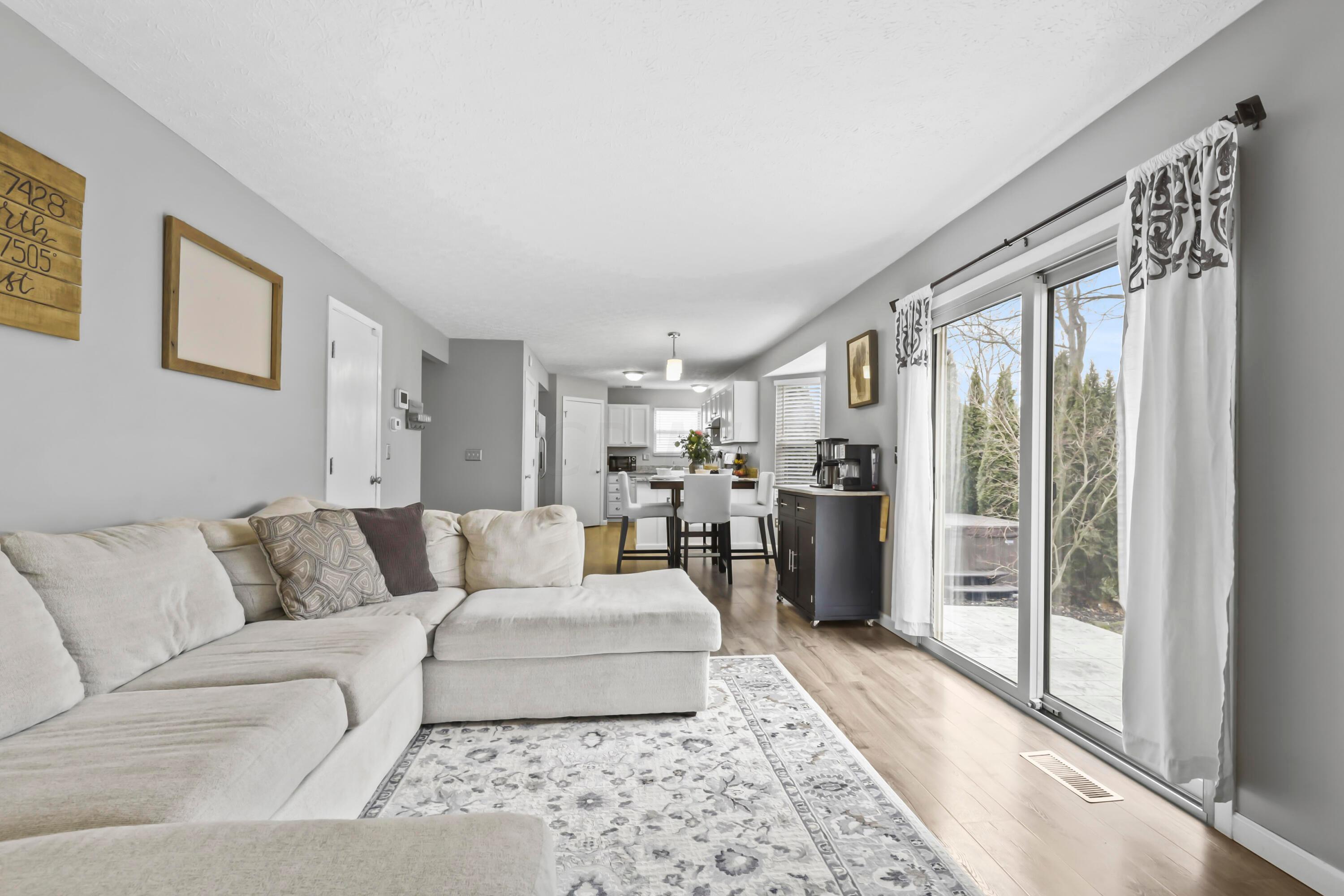 6785 Riverside Glen Court