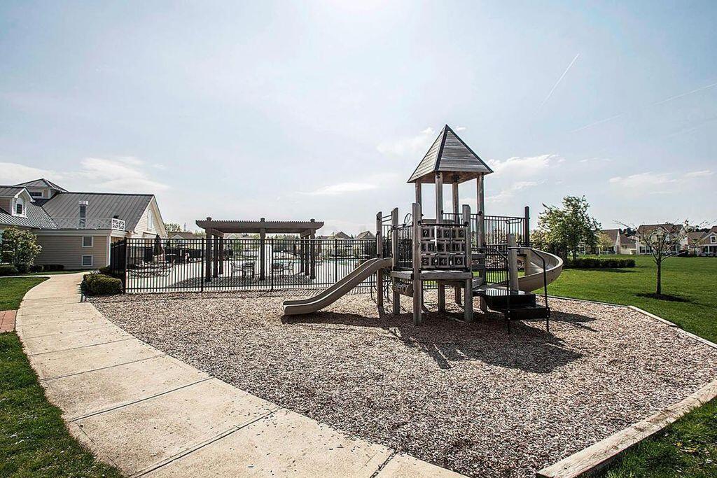 6030 Carlatun Street