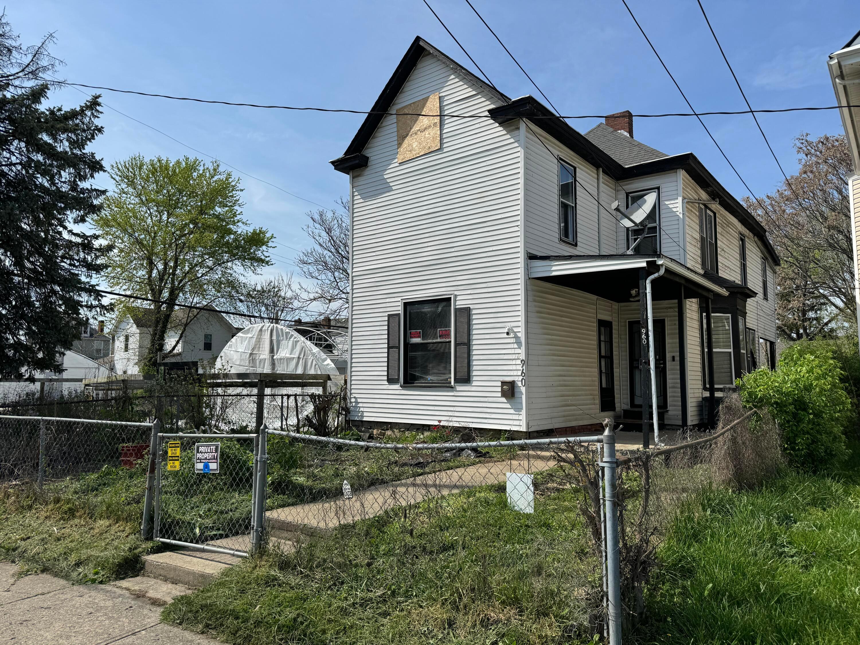 960 Sullivant Avenue