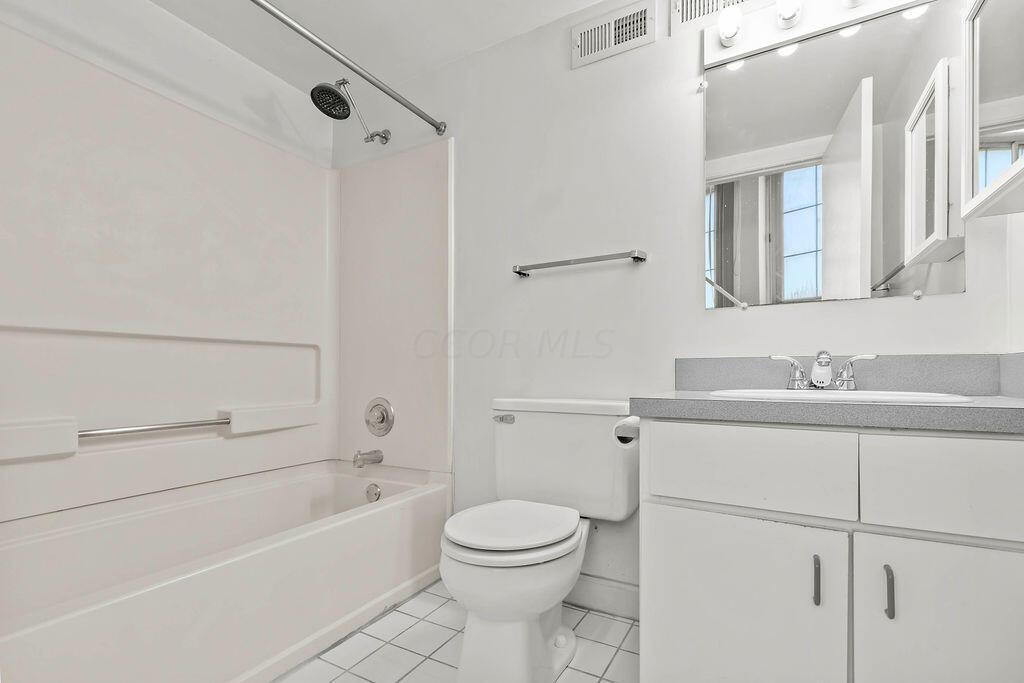 444 N Front Street, 207