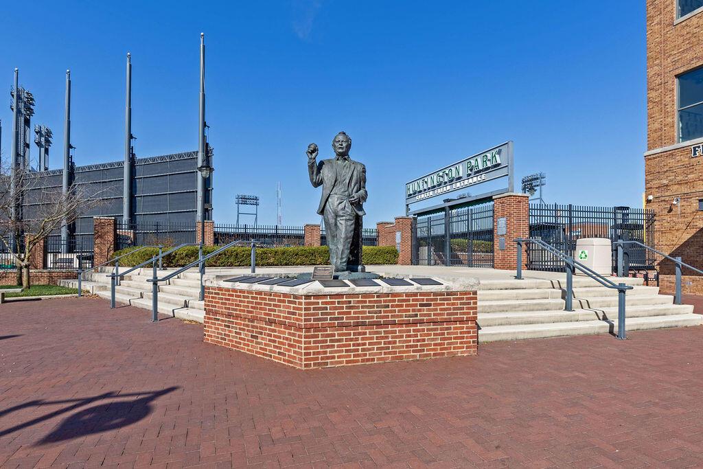 444 N Front Street, 207