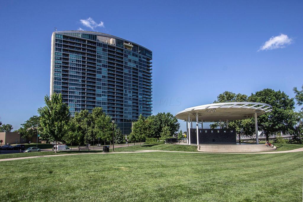 444 N Front Street, 207