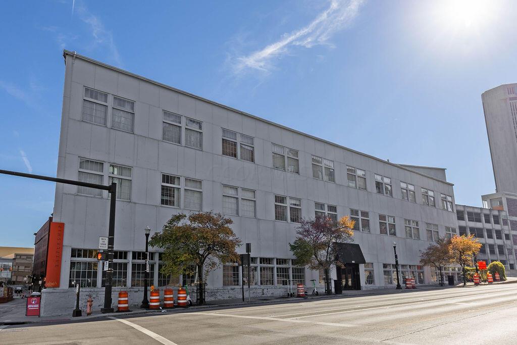 444 N Front Street, 207