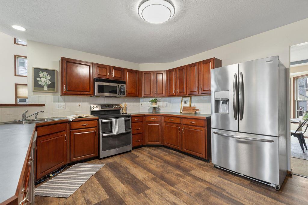 841 Lone Rise Drive W