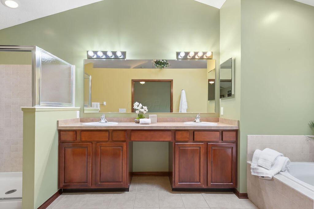 841 Lone Rise Drive W