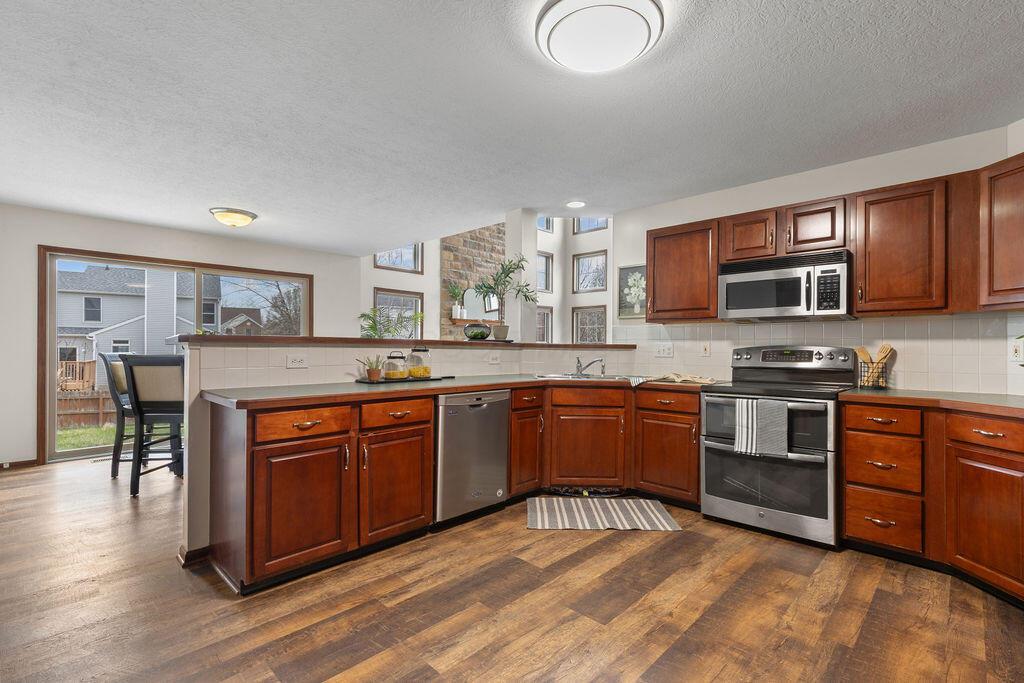 841 Lone Rise Drive W