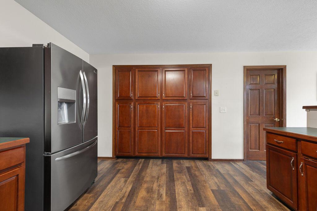 841 Lone Rise Drive W