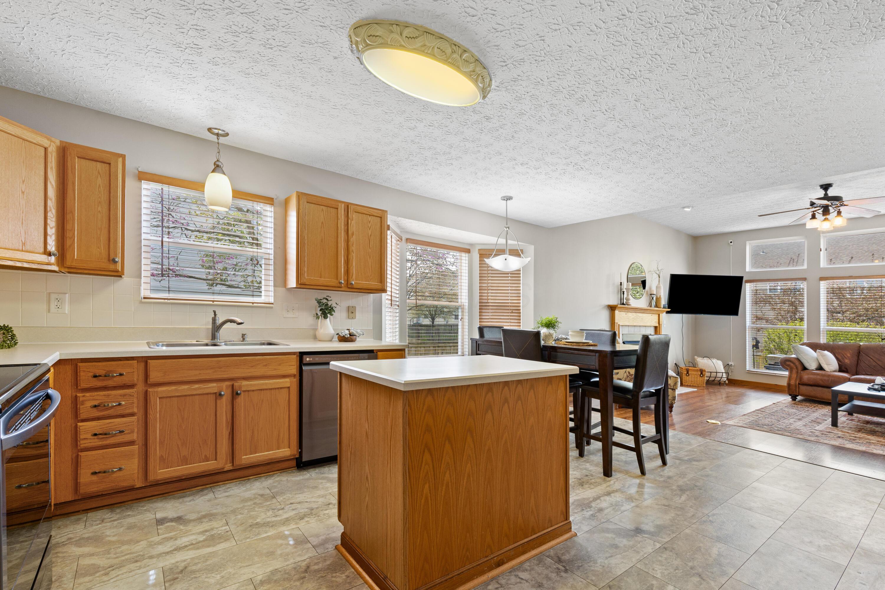 7976 Gladshire Boulevard