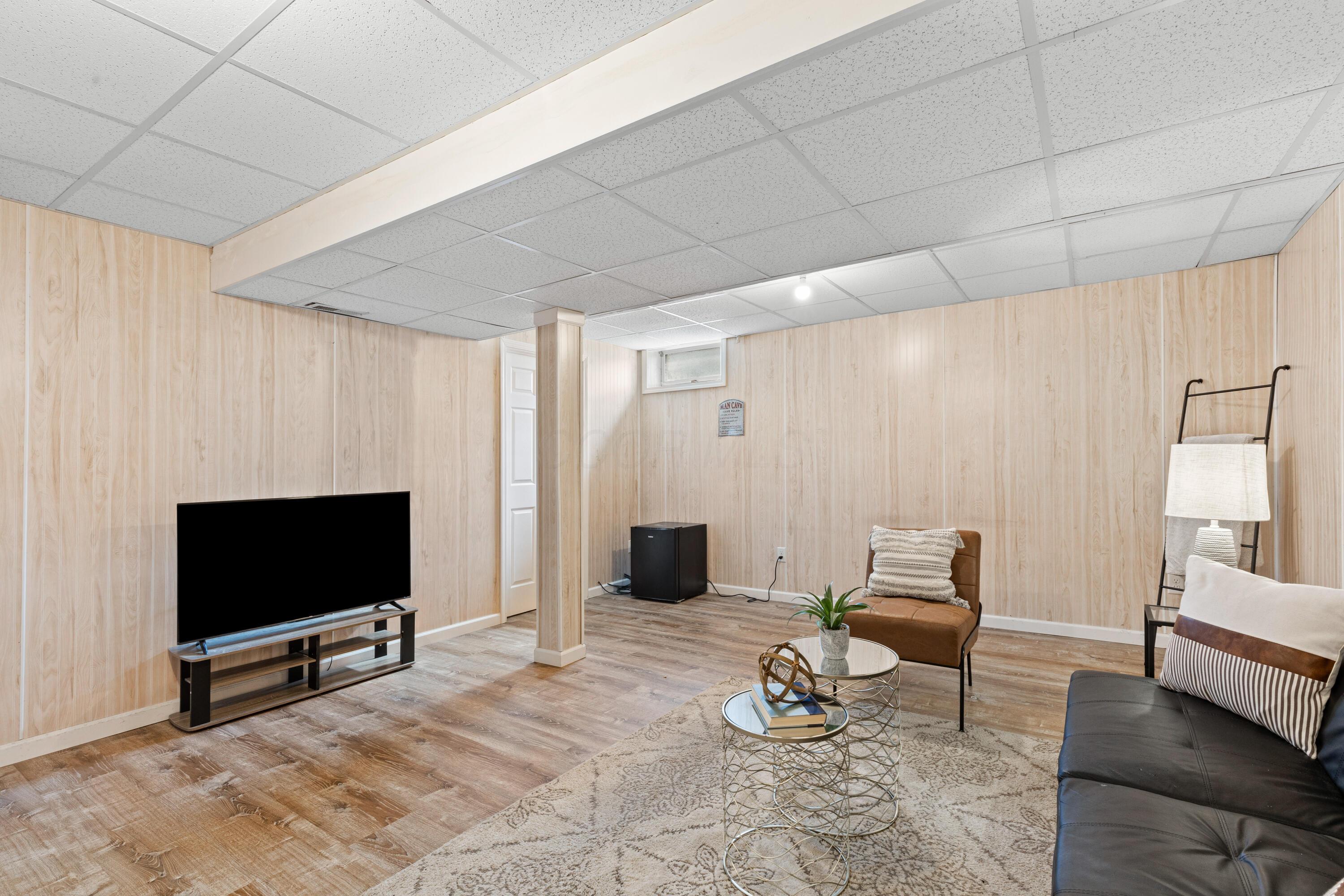 7976 Gladshire Boulevard