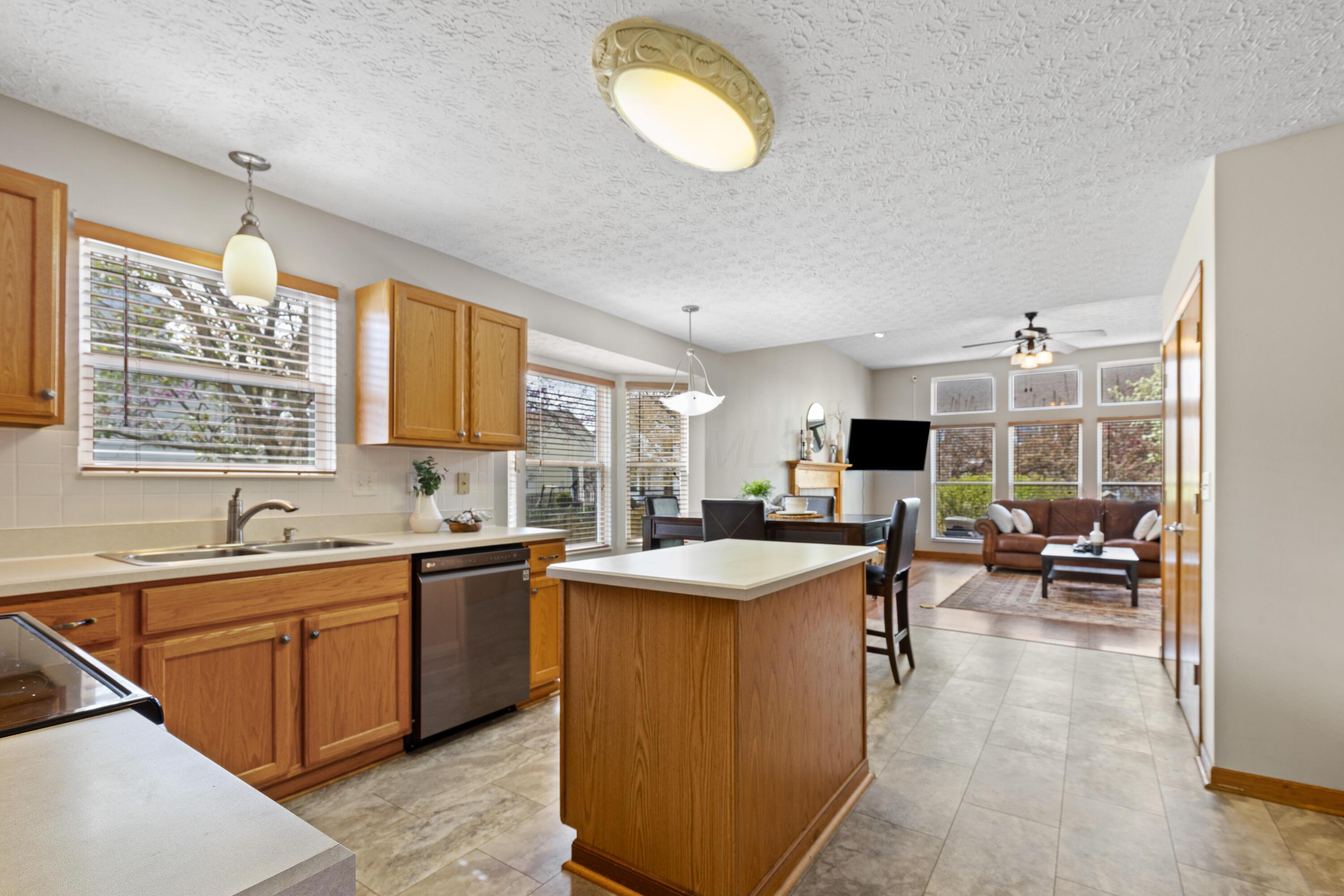 7976 Gladshire Boulevard