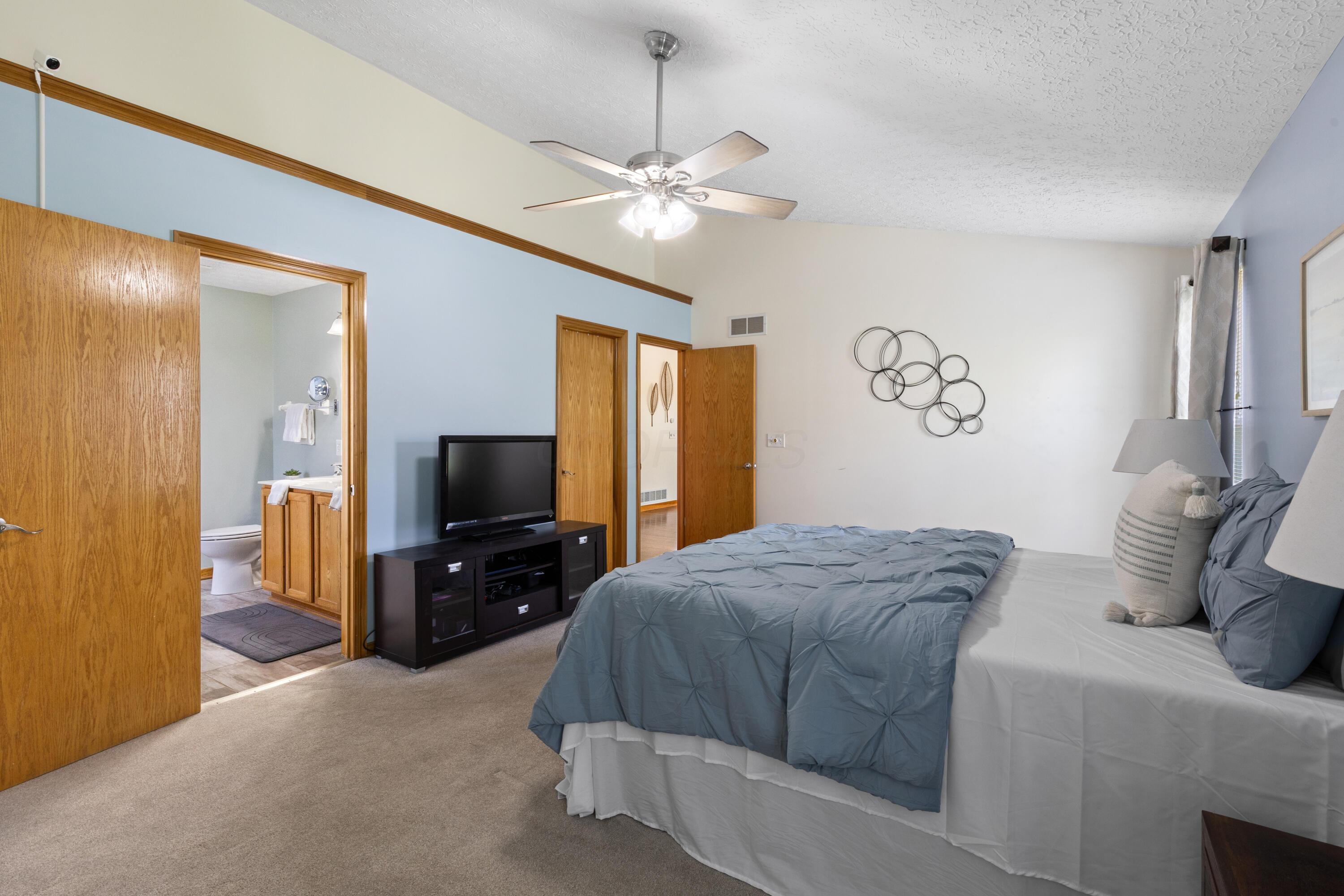 7976 Gladshire Boulevard