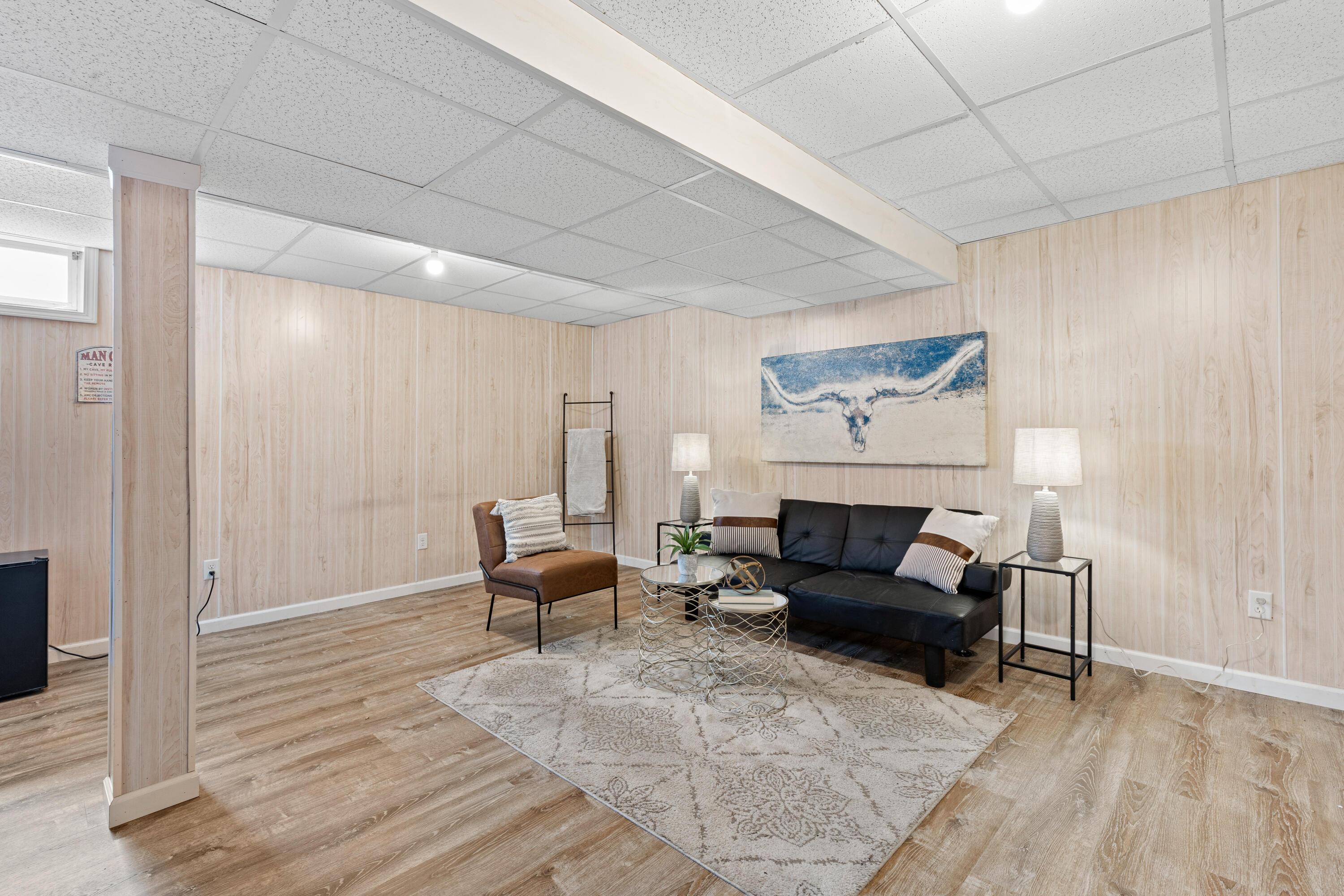 7976 Gladshire Boulevard