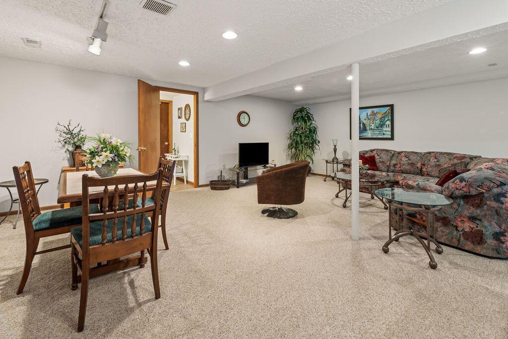 7686 Pinehill Road