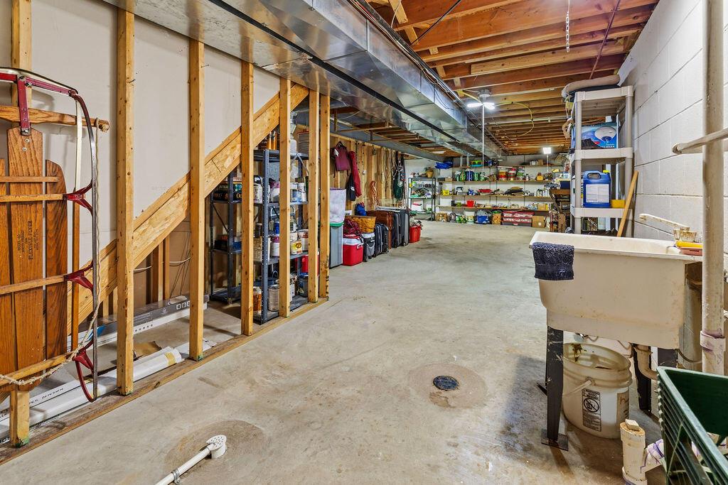 7686 Pinehill Road
