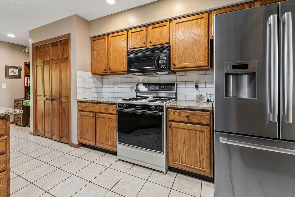 7686 Pinehill Road