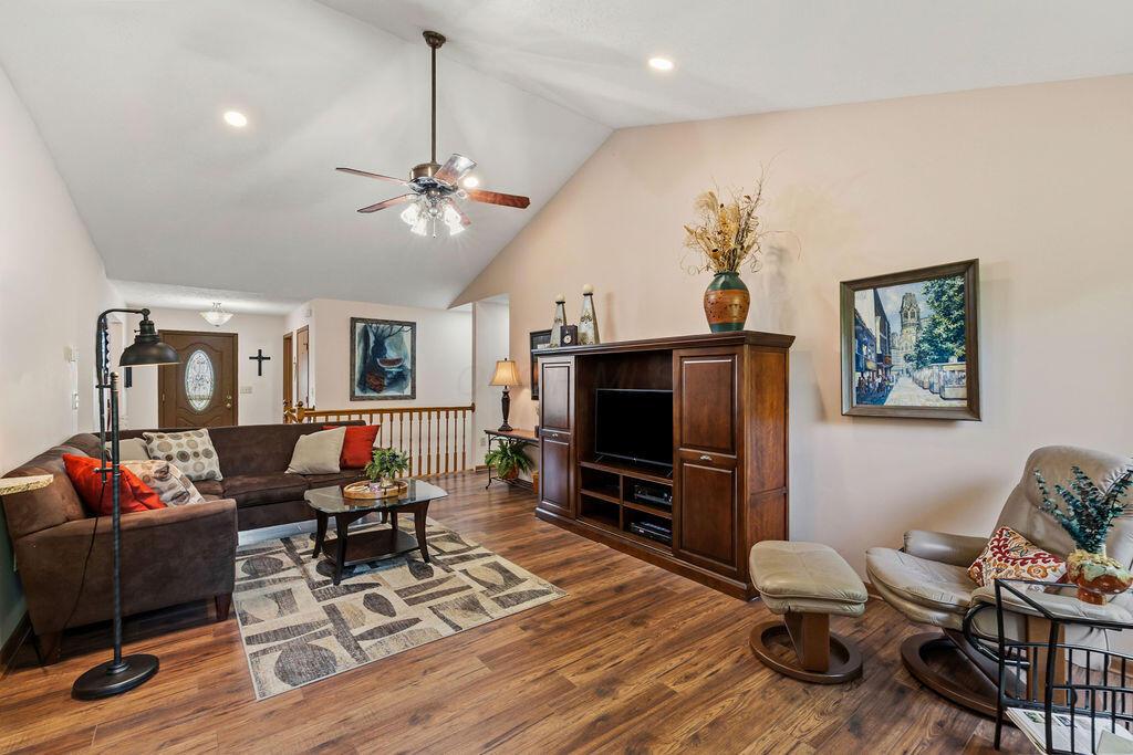 7686 Pinehill Road
