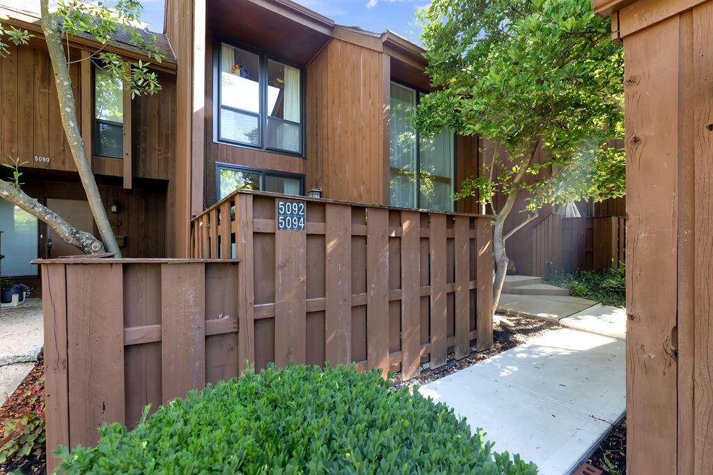 5092 Grasshopper Lane, 4