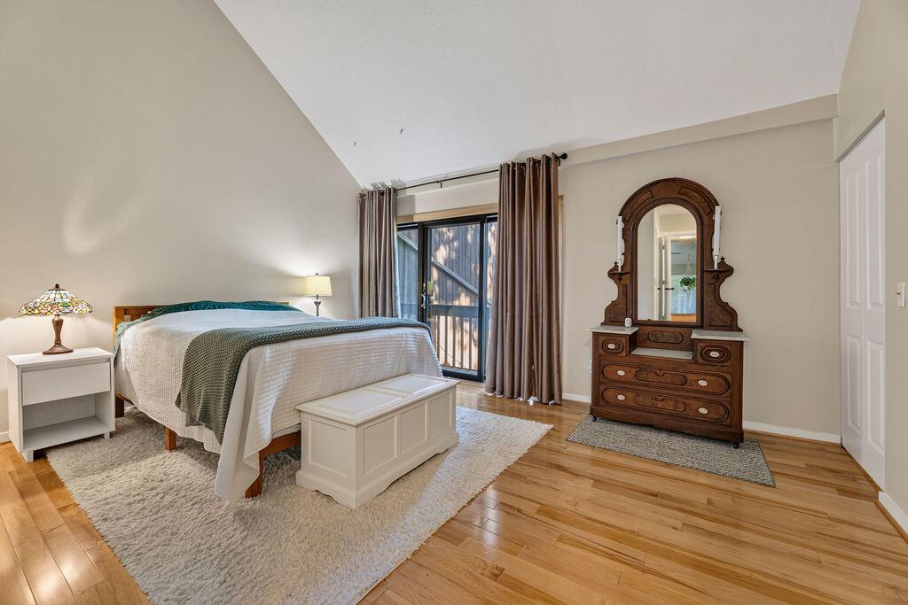 5092 Grasshopper Lane, 4