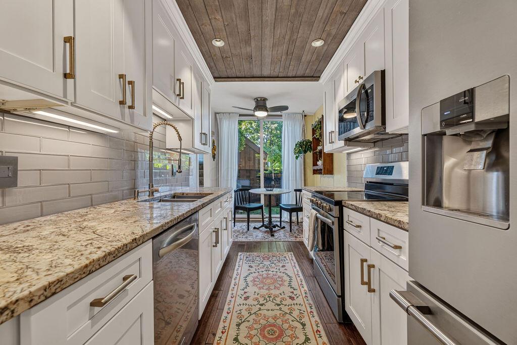 5092 Grasshopper Lane, 4