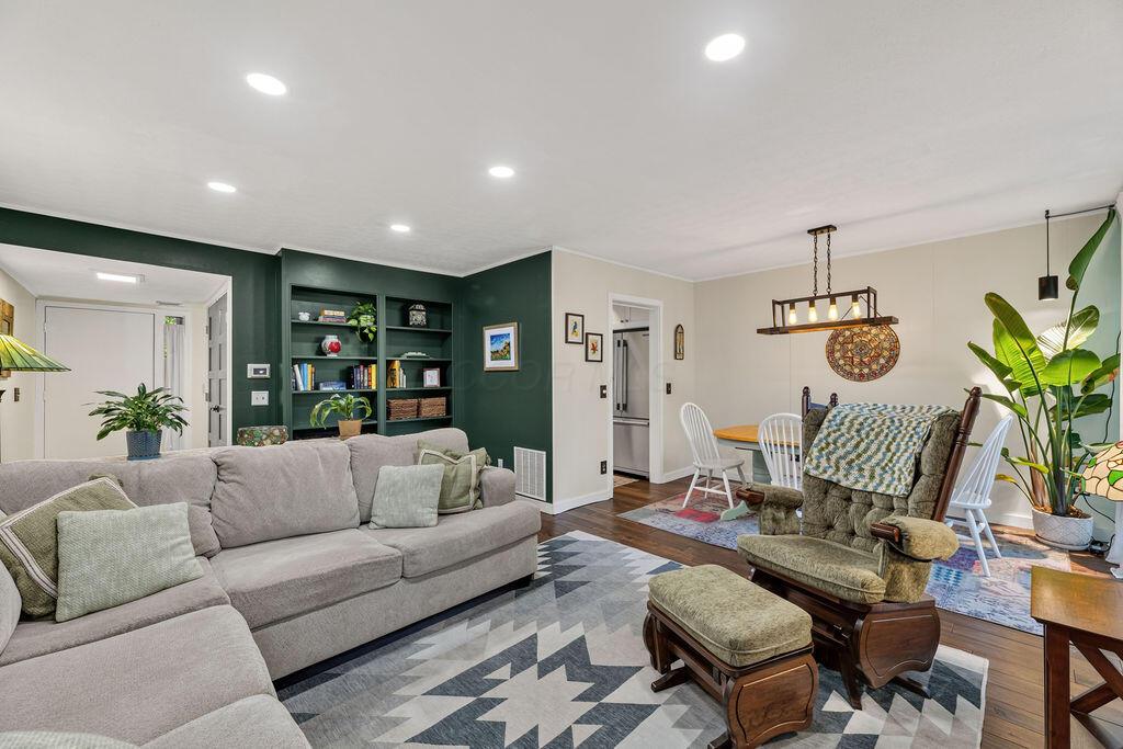 5092 Grasshopper Lane, 4