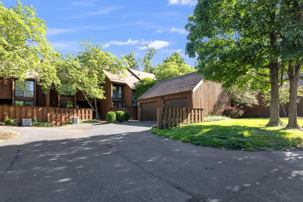 5092 Grasshopper Lane, 4