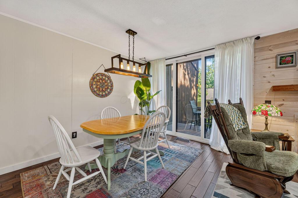 5092 Grasshopper Lane, 4