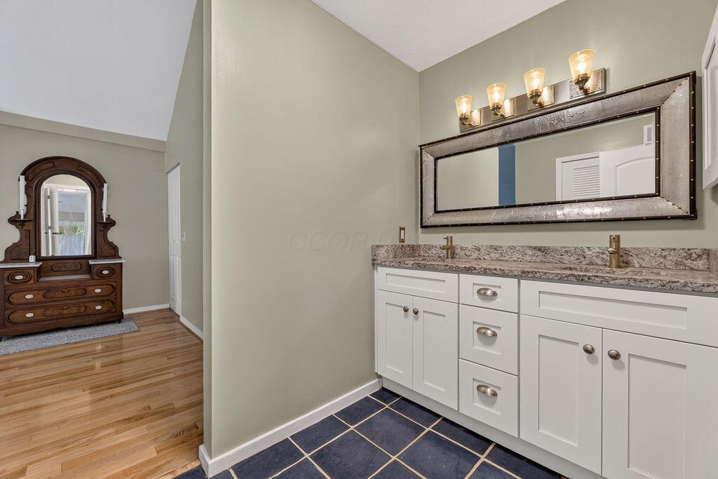 5092 Grasshopper Lane, 4