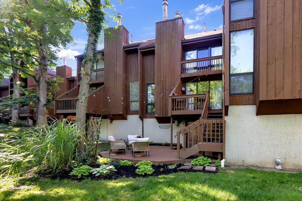 5092 Grasshopper Lane, 4