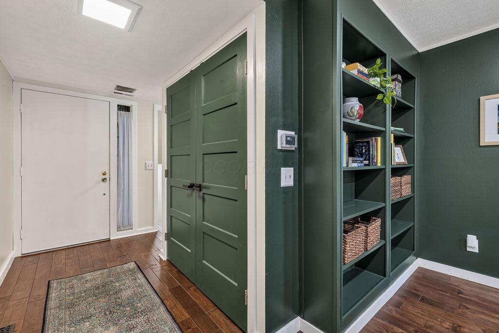 5092 Grasshopper Lane, 4