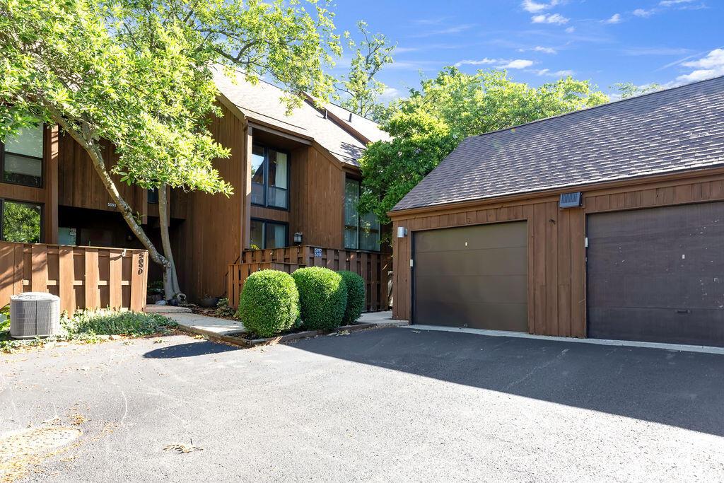 5092 Grasshopper Lane, 4