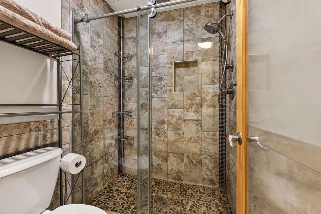5092 Grasshopper Lane, 4