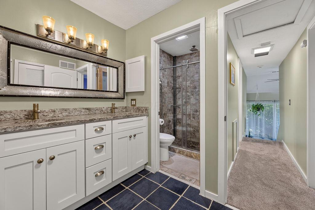 5092 Grasshopper Lane, 4