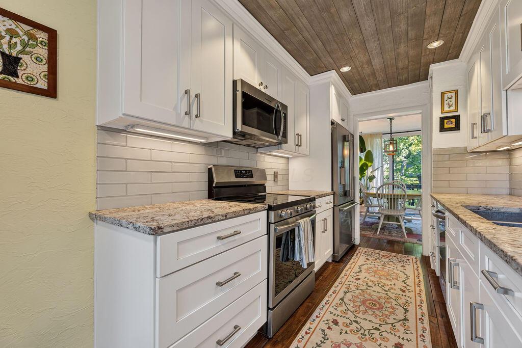 5092 Grasshopper Lane, 4