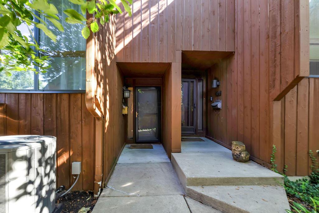 5092 Grasshopper Lane, 4