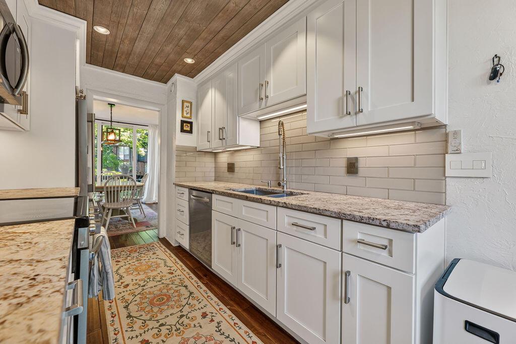 5092 Grasshopper Lane, 4