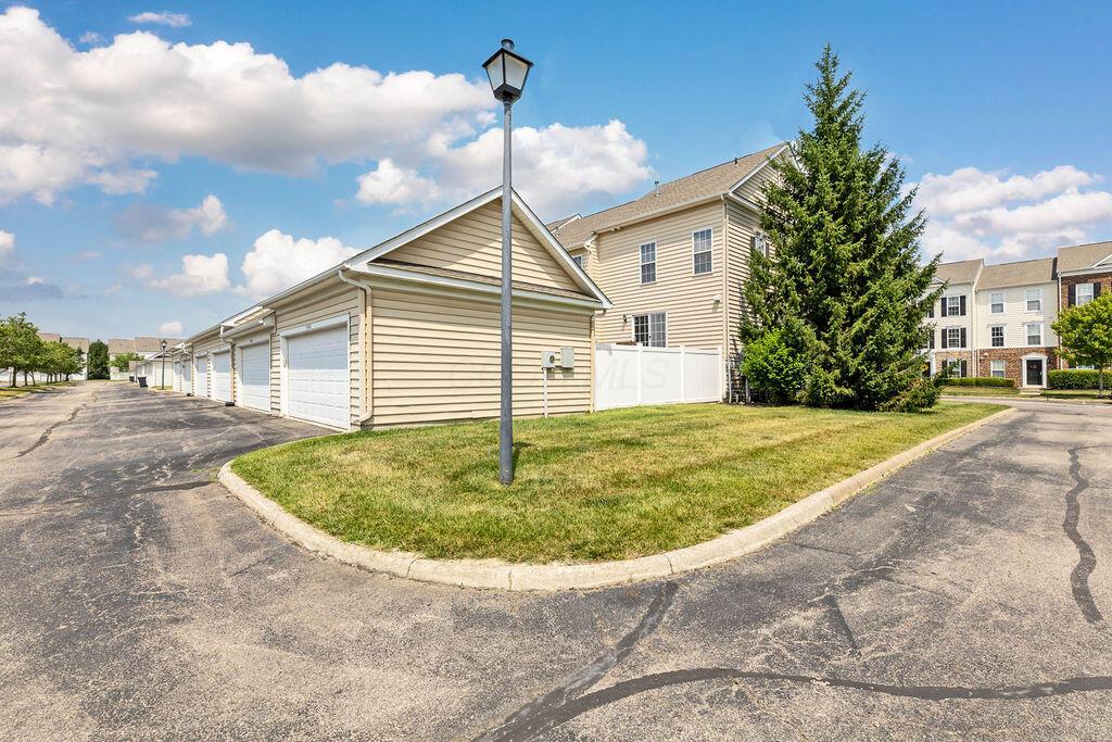 5547 Crystal Falls Street, 46
