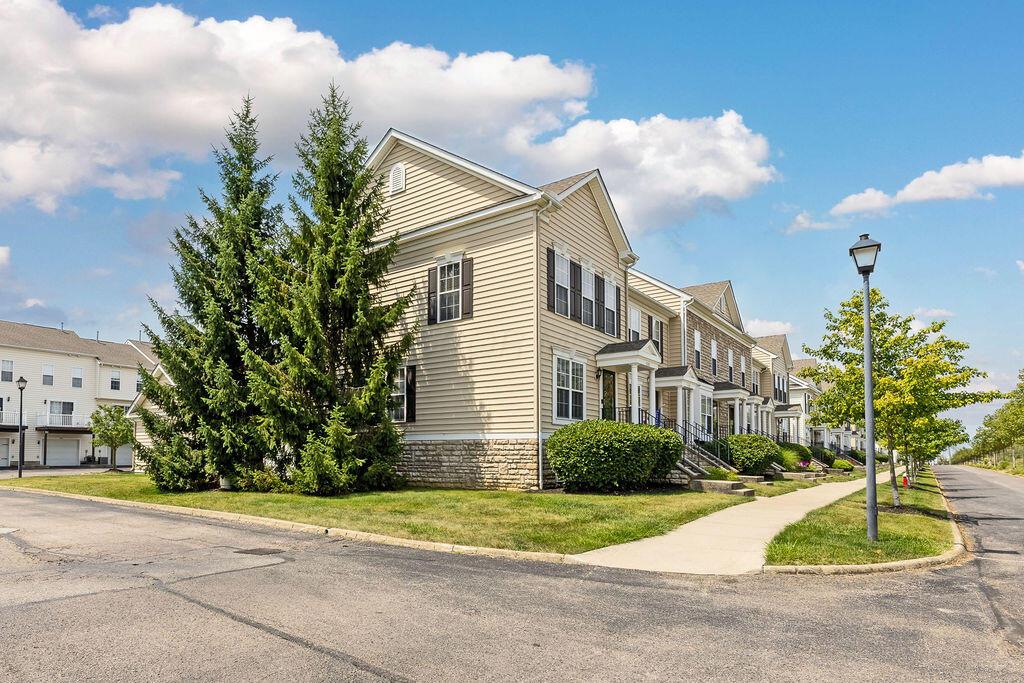 5547 Crystal Falls Street, 46
