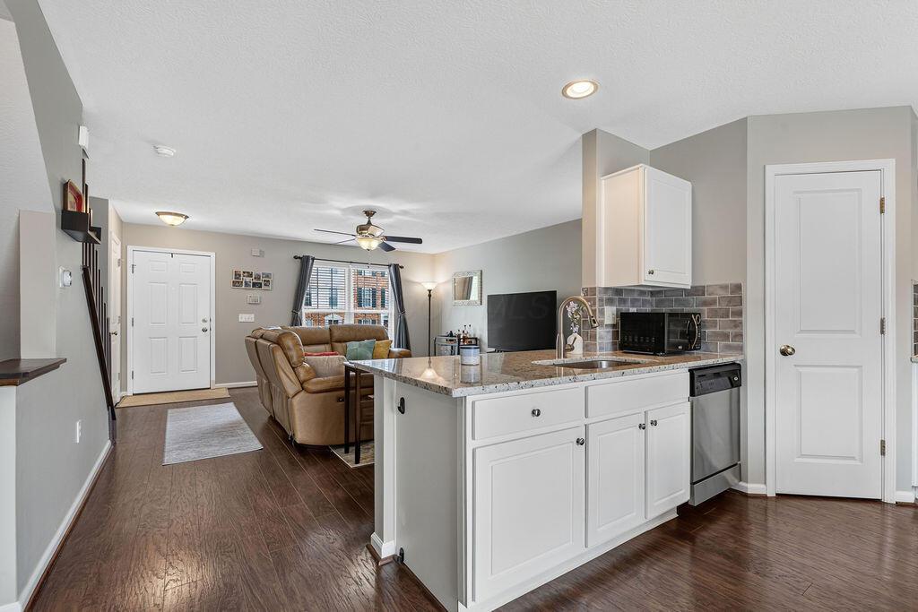 5547 Crystal Falls Street, 46